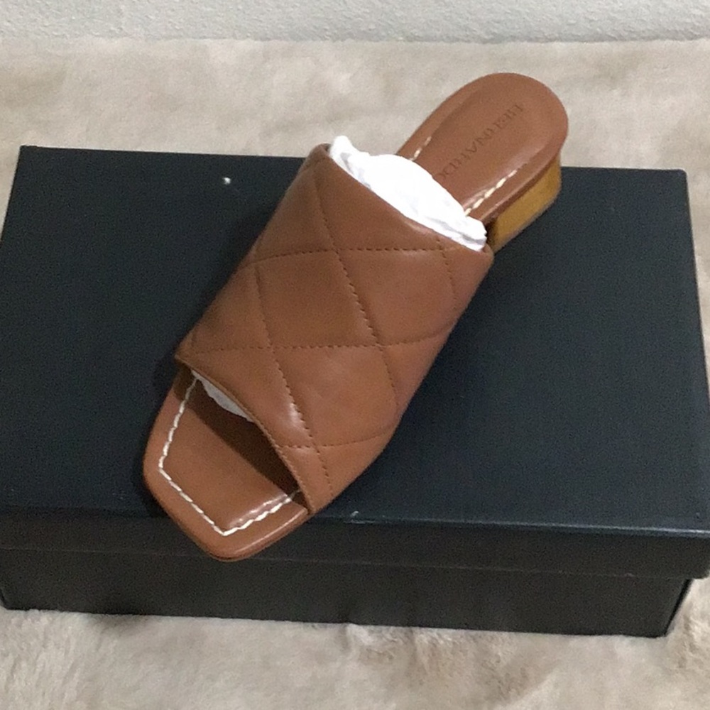 🆕 BERNARDO ”Jemma” Water Resistant Slip On Sandal 1.75” Heel Tan Color With📦